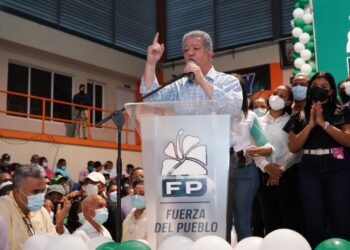 Leonel juramenta 2,924  nuevos miembros en la Fuerza del Pueblo