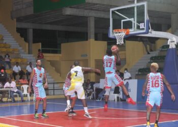 Clubes Centro y Quisqueya dominan en torneo basket superior de SPM