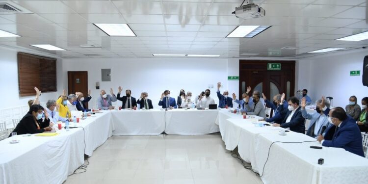 Pediatras: Hay que esperar avances en investigaciones  antes de inocular a infantes