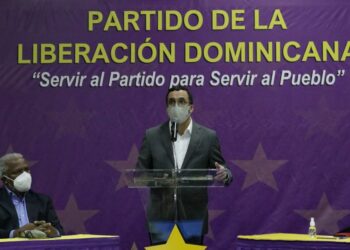 Andrés Navarro: Danilo sintonizó con el 4% del PIB para Educación