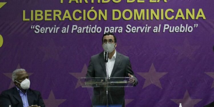 Andrés Navarro: Danilo sintonizó con el 4% del PIB para Educación