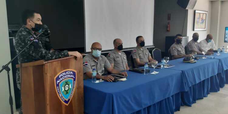 Director PN instruye inspectores a supervisar agentes