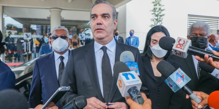 Abinader califica muerte de Leslie Rosado como acto de salvajismo