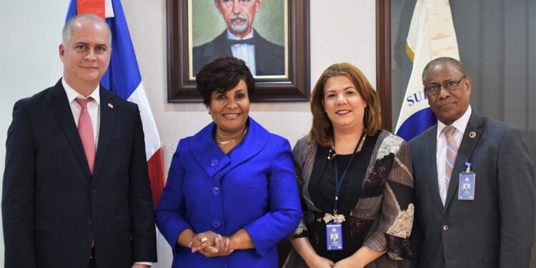 Trabajan protocolo conjunto para proteger usuarios de la banca y el seguro