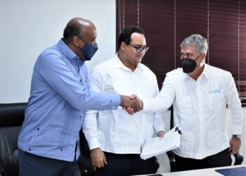 Acuerdan inversión de 485 millones de dólares para energías renovables