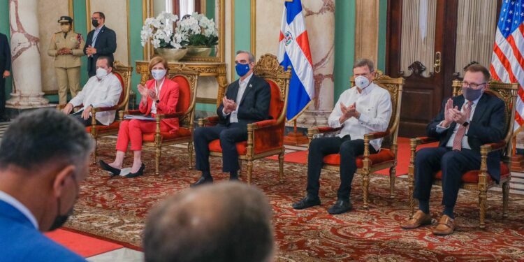 EEUU y RD discuten sobre reformas institucionales