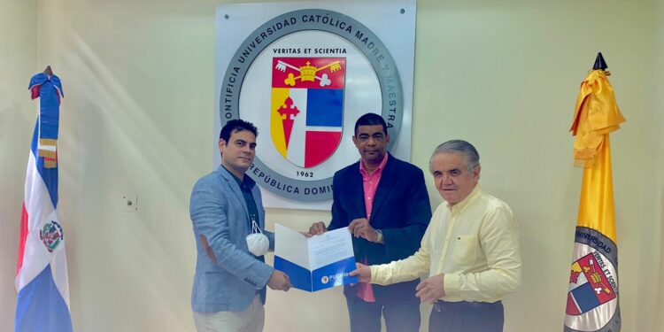 PUCMM certifica tecnología de Carga Ultrarrápida Reenergy