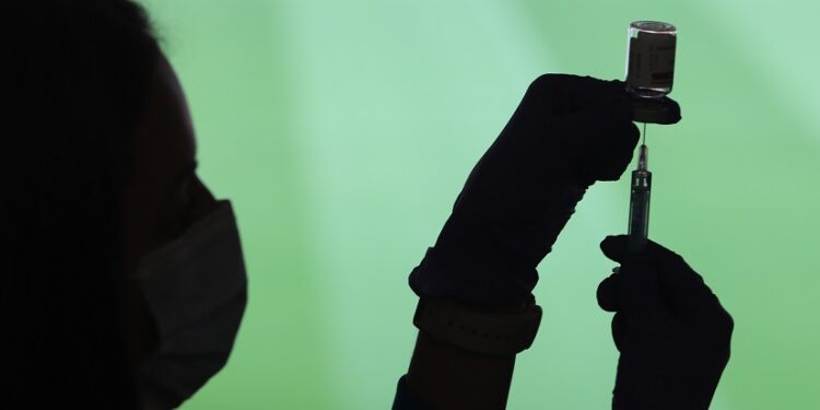 Los no vacunados no podrán acceder al trabajo ni a espacios públicos en Rep. Dominicana