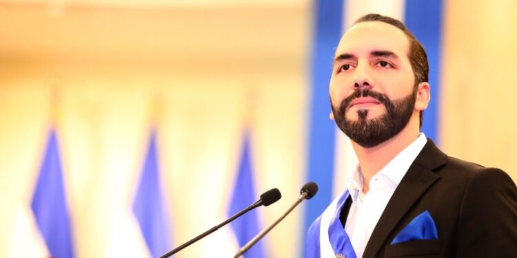 El Salvador restringe manifestaciones políticas