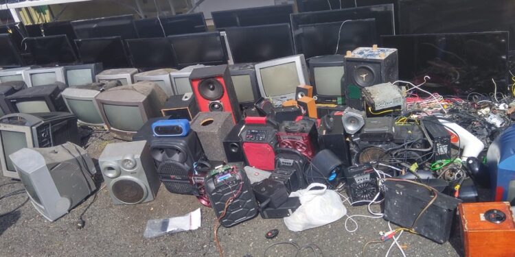 Prisiones ocupa decenas de objetos no autorizados en cárcel de Salcedo