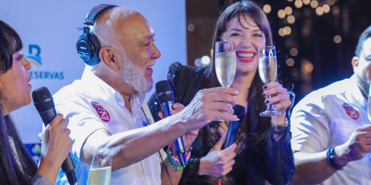 Jochy Santos celebra en grande el 25 aniversario de El Mismo Golpe