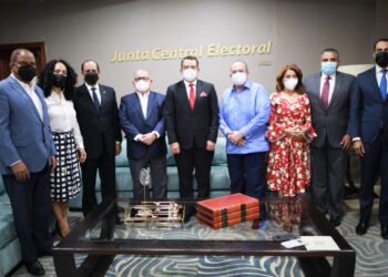 Comisión del PLD se reúne con el Pleno de la JCE