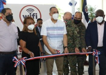 Abren licitación para proveer de servicio de Internet y teléfono inteligente a más de 2 millones de hogares