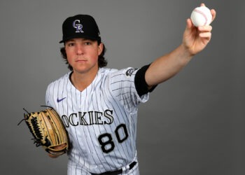 Rolison, mejor prospecto pitcher de Rockies, viene por victorias con el Licey