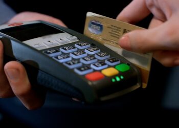 Tarjetas bancarias: Gastos para el 2021 y porcentaje en manos de los consumidores