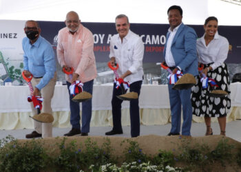 Abinader y Pedro Martínez inician complejo educativo y deportivo por más de 790 millones de pesos