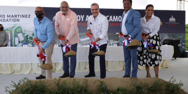 Abinader y Pedro Martínez inician complejo educativo y deportivo por más de 790 millones de pesos