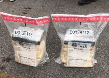 Ocupan 14 paquetes presumiblemente cocaína en una yipeta en Barahona