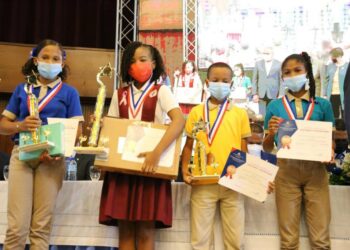 Minerd premia a ganadores de las Olimpíadas Nacionales