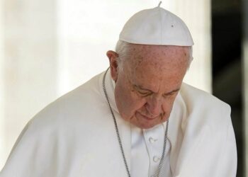 Papa Francisco alaba a víctimas por denunciar los abusos de la Iglesia católica francesa