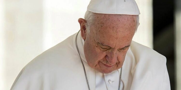 Papa Francisco alaba a víctimas por denunciar los abusos de la Iglesia católica francesa