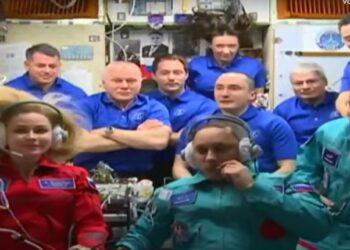 Actriz y productores de cine rusos llegan a la Estación Espacial