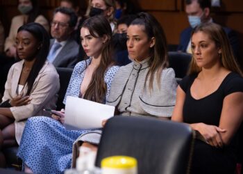 Justicia EEUU investiga agentes del FBI obviaron abusos en el equipo olímpico de gimnasia