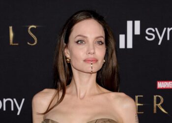 Angelina Jolie protagoniza Thena en 'Eternals';  en la que Salma Hayek da vida a una heroína latina