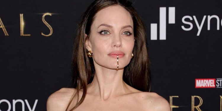 Angelina Jolie protagoniza Thena en 'Eternals';  en la que Salma Hayek da vida a una heroína latina