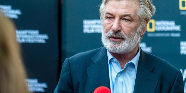 Famoso actor Alec Baldwin mata mujer en rodaje de película en EEUU