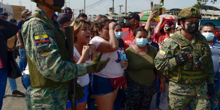 Ecuador: Hallan siete presos ahorcados en cárcel en la que habían muerto casi 120 reclusos