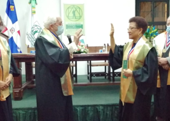 Juramentan a Dinorah García Romero en la Academia de Ciencias