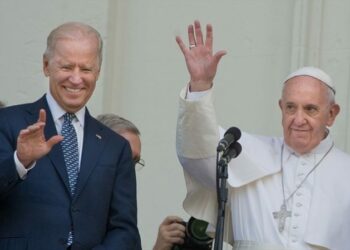 ¿Cómo fue el encuentro del Papa y Biden previo a la reunión del G-20?