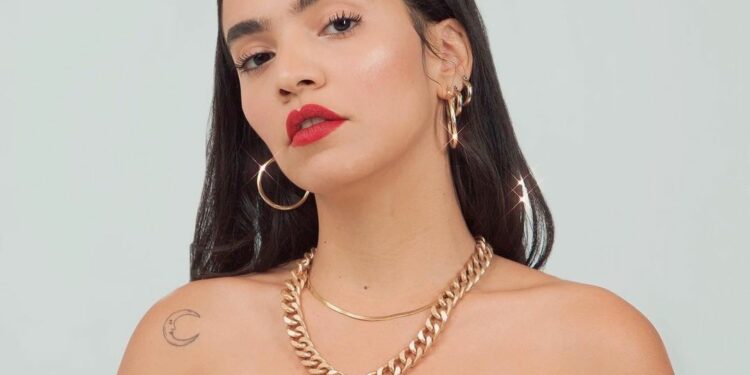 Pirou Pérez, “La gata bajo la lluvia” que llega con una experiencia burlesque a Chao Teatro