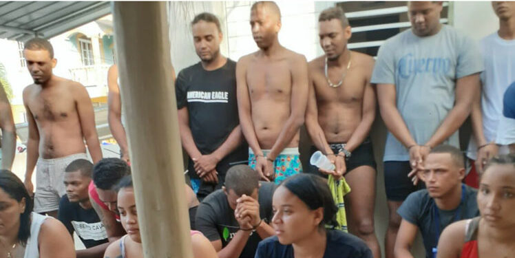 Rescatan 67 migrantes iban en yolas para Puerto Rico