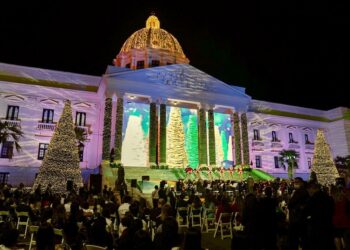 Llega la Navidad al Palacio Nacional con encendido de arbolito