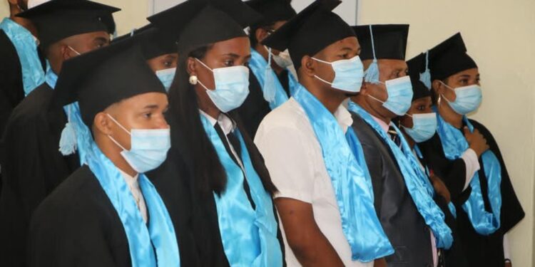 Gradúan en Neiba 1,266 técnicos profesionales en diferentes disciplinas