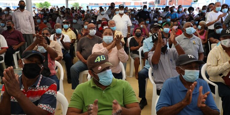 Gobierno anuncia entrega de títulos a miles de familias en Santo Domingo Este