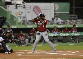 En duelo de Pitcheo, Gigantes derrotan a Estrellas en su casa