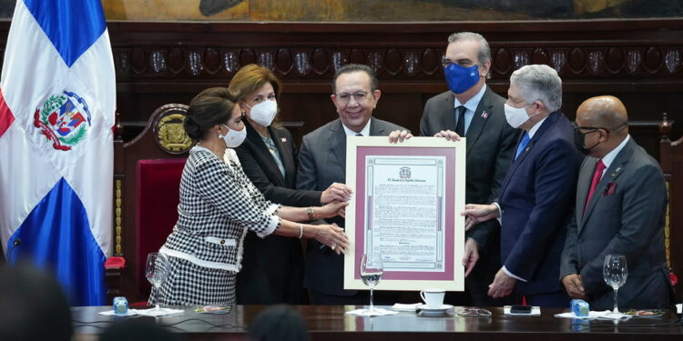 Lo que cree Valdez Albizu del desempeño del presidente Abinader