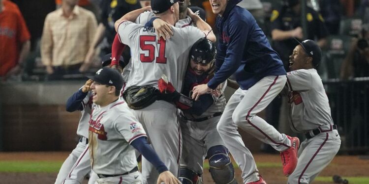 Bravos ganan Serie Mundial ante los Astros