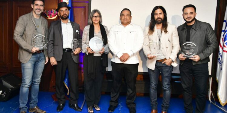 La ONDA reconoce artistas durante conversatorio sobre derecho de autor