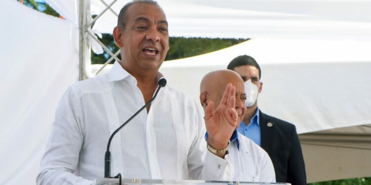 Gobierno inaugura un puente en Cambita y un liceo en Najayo Arriba