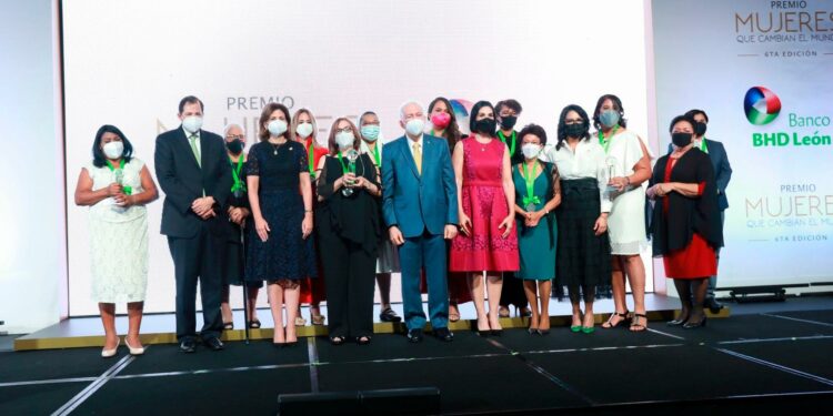 BHD León reconoce a mujeres por sus obras útiles a la sociedad