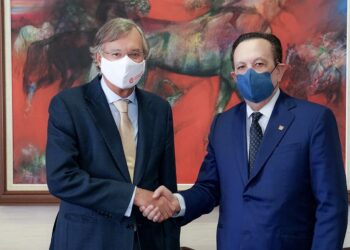 Gobernador del BCRD y nuevo embajador de España sostienen reunión