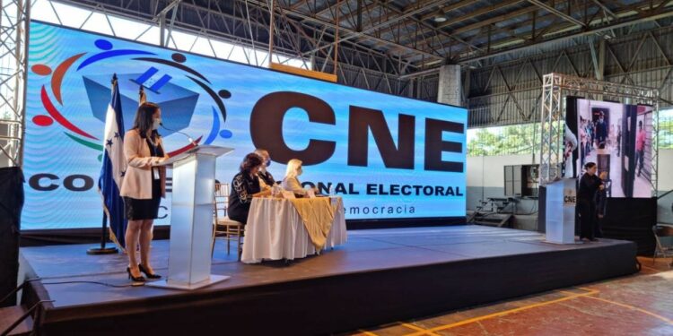 Abren las urnas para las elecciones generales en Honduras