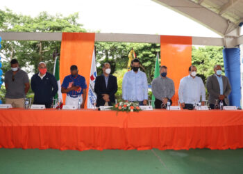 Academia Los Mets gradúa de bachiller 56 prospectos