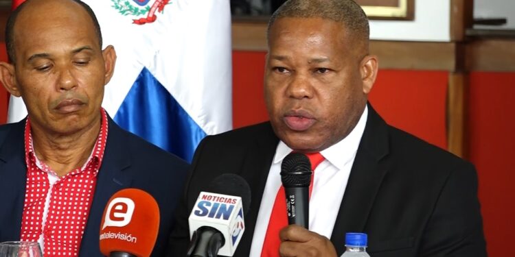 Contrataciones Públicas recomienda cancelar a Adán Peguero del Inposdom