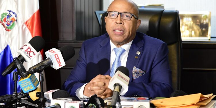 Alfredo Pacheco respalda medidas del Poder Ejecutivo sobre la crisis haitiana