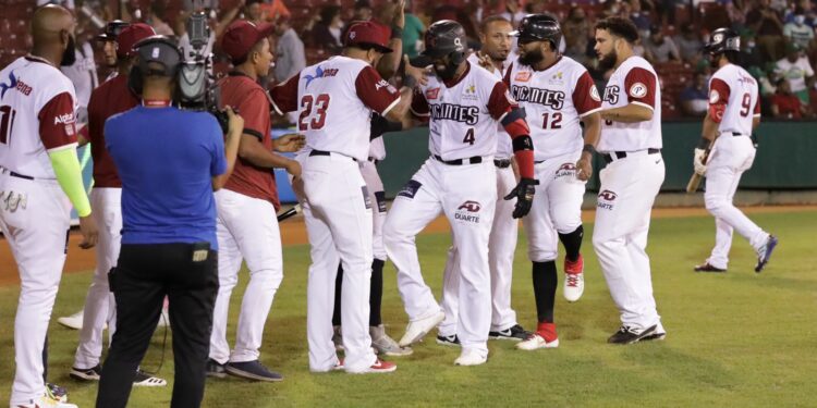Paulino, Alberto y Ureña lideran a Gigantes en victoria frente a Estrellas
